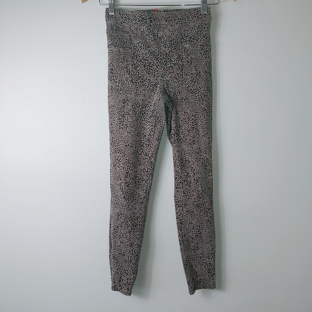 XS Spanx Jean-ish Ankle Leggings in Gray Animal Print